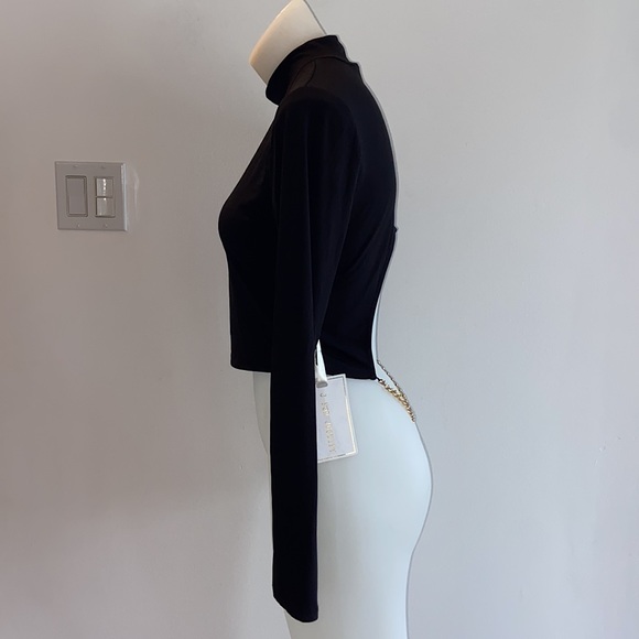 NWT * Gold Chain Detailed Open Back Long Sleeve Cropped Dress Shirt - Picture 6 of 6